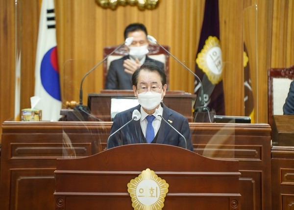 김종식 목포시장이 18일 제363회 목포시의회 임시 회의서 시정 연설을 통해 2021년도 목포시 시정 운영 방향을 밝혔다.