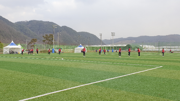경남 합천군은  중·고교 축구클럽 28개팀, 1,000여명의 선수가 참여하는 동계전지훈련을 개최한다./ⓒ합천군