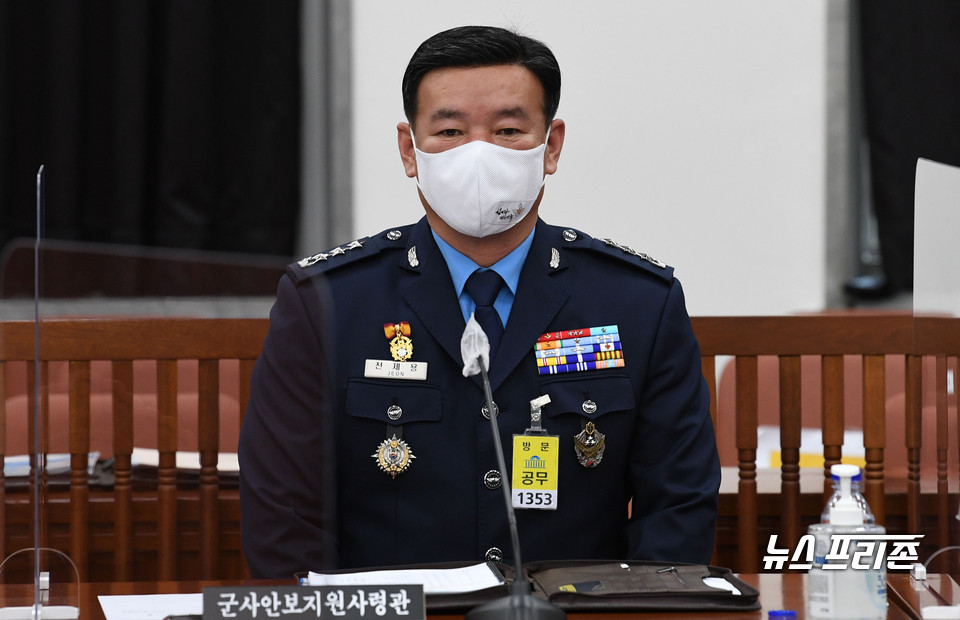 전제용 군사안보지원사령관이 17일 서울 여의도 국회에서 열린 정보위원회 전체회의에 출석해 있다. Ⓒ연합뉴스