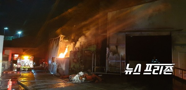 김해 한림면의 한 건축자재공장에서 화재가 발생했다. 경남소방본부