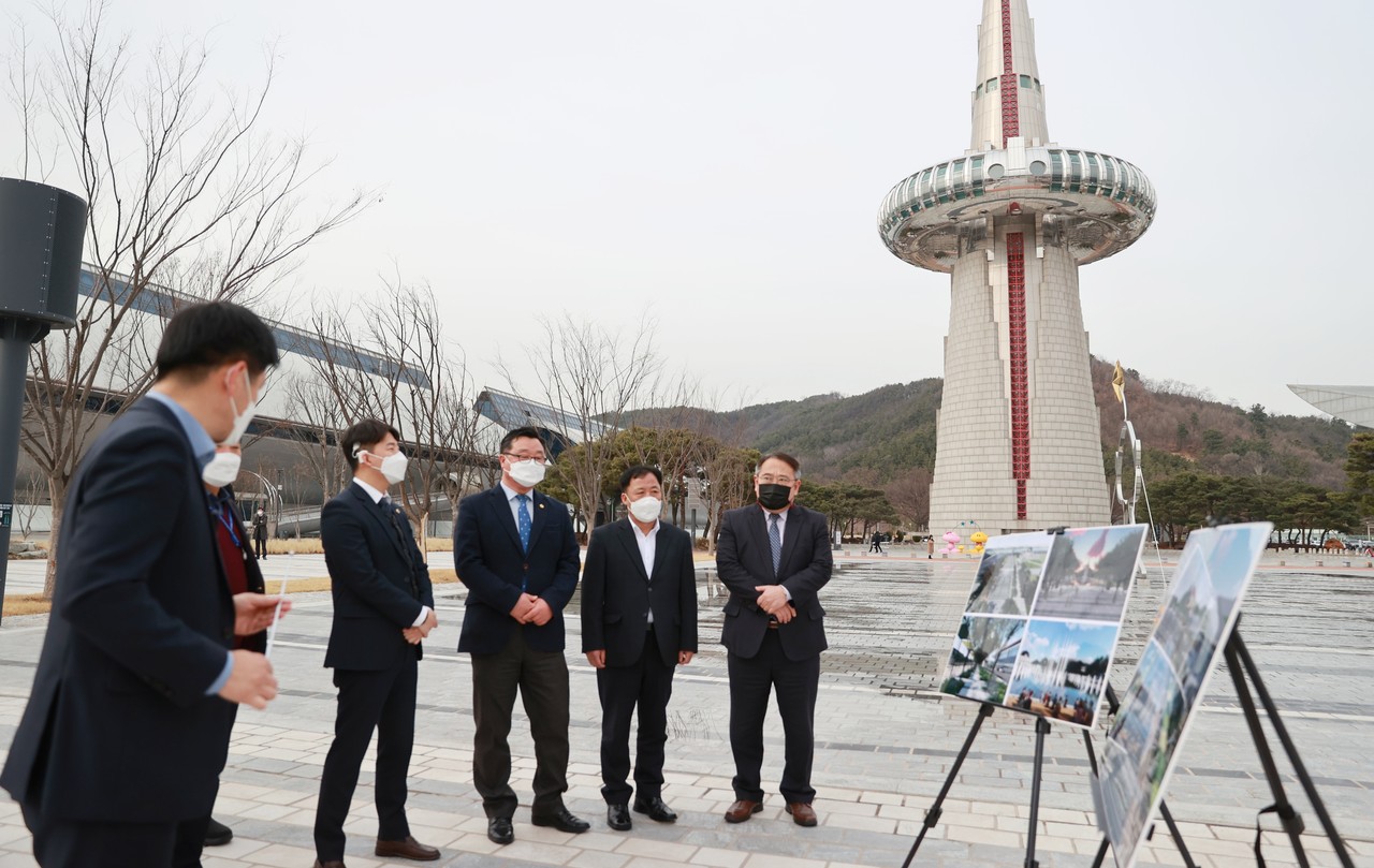 대전시의회 행정자치위원회(위원장 홍종원)는 3일 대전마케팅공사를 방문해 업무보고를 받고 있는 모습./ⓒ대전시의회