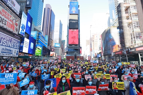 뉴욕 타임스스퀘어에서 열린 미얀마 쿠데타 규탄 집회.[이라와디 캡처. 재판매 및 DB 금지]   
