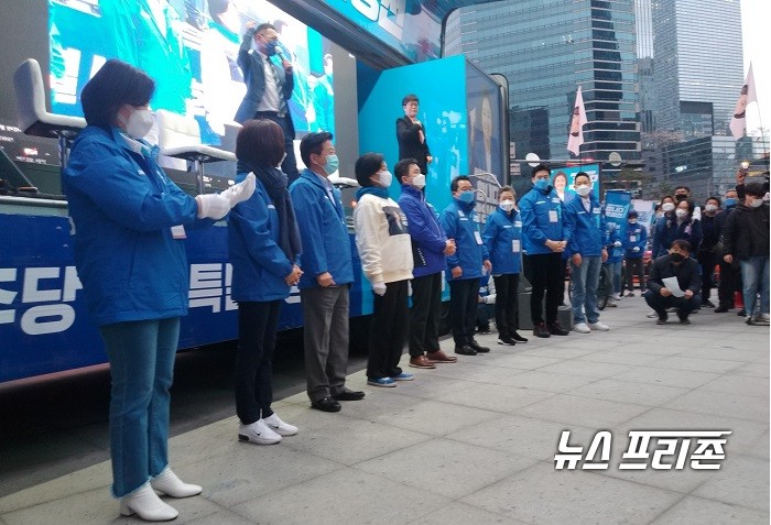 ​더불어민주당 강남구의원 및 의원들과 함께/ⓒ심주완 기자​