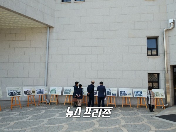 행사장인 대구문화예술회관 비슬홀 입구에 전시된 대한민국 임시정부 활동사진/ 서삼봉기자