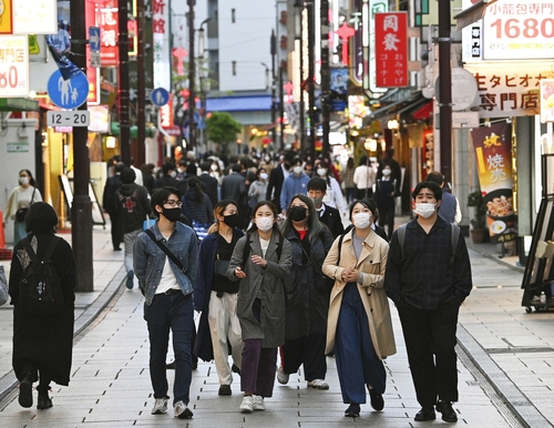 사진: 일본의 코로나19 하루 신규 확진자가 사흘 연속 4천 명을 웃돌았다.
