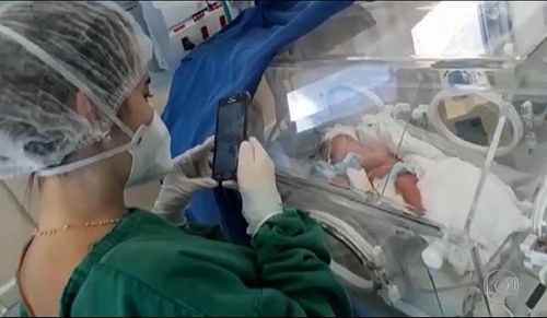 사진: 브라질 임신부·산모 코로나 사망 급증세 = 브라질에서 코로나19에 걸려 사망하는 임신부와 산모가 급증세를 나타내고 있으며, 변이 바이러스 확산의 영향으로 분석된다. 사진은 남부 히우 그란지 두 술주에 있는 한 산부인과 병원의 신생아실. [브라질 글로부 TV]