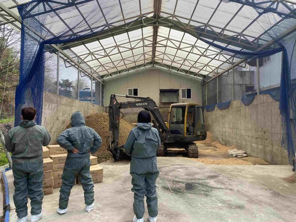 경북도 군위군은 가축분뇨 관련시설에 대해 합동 점검을 시행한다./ⓒ군위군청