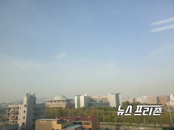 20일 서울시 여의도동의 하늘모습