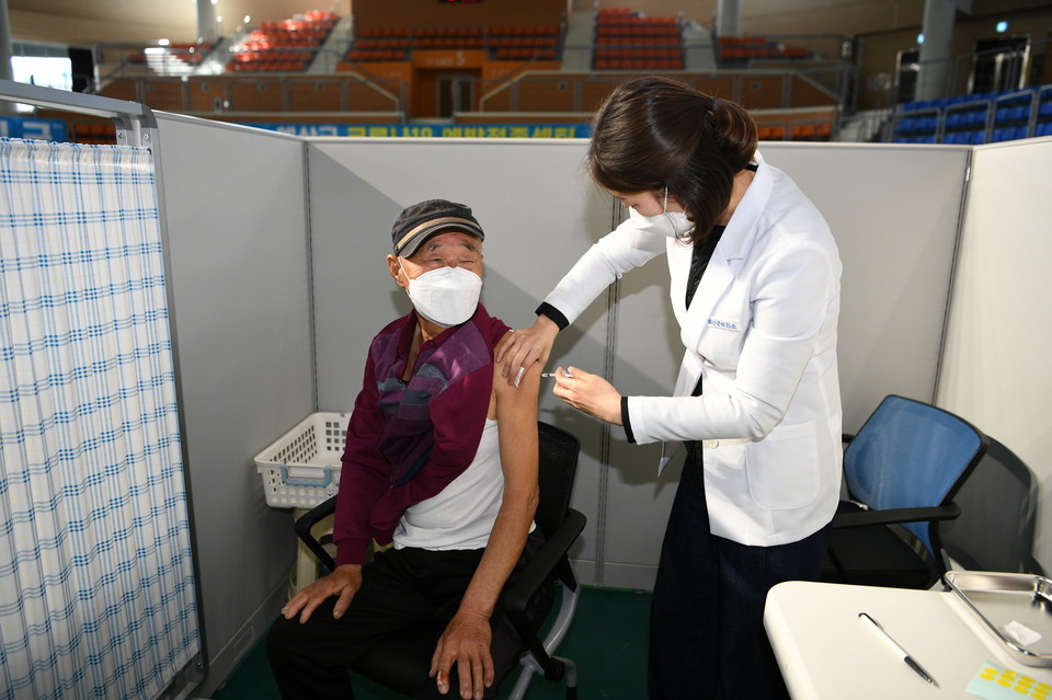 충남 예산군의 75세 이상 코로나19 백신접종률이 27.8%를 기록하면서 도내 두 번째로 높은 것으로 나타났다./ⓒ예산군청