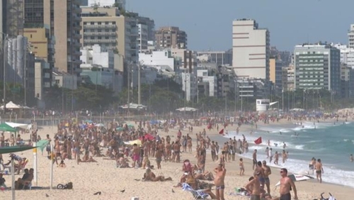 사진: 봉쇄 완화한 브라질 리우데자네이루 해변