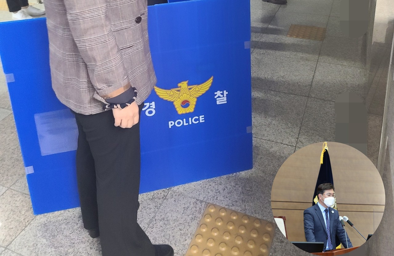 압수수색 나온 경찰과 황천순 의장(오른쪽 아래)./ⓒ김형태 기자