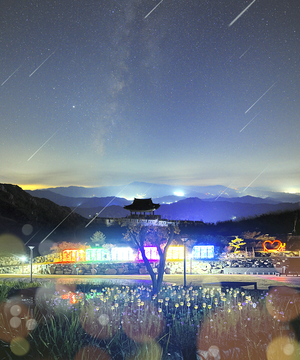 산청 황매산 미리내파크 야간 별빛터널 이미지 합성 ⓒ 산청군