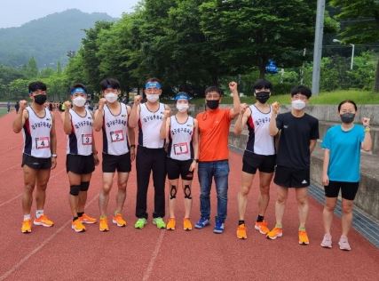 전국 마라톤협회에서 주최한 전국 최우수 클럽 초청 마라톤대회에서 우승한 남구체육회선수들/ 남구청