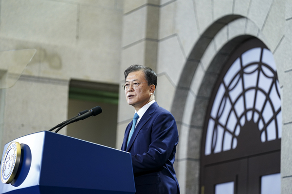 문재인 대통령이 15일 서울 중구 문화역서울284에서 열린 제76주년 광복절 경축식에서 경축사를 하고 있다. (사진=청와대)