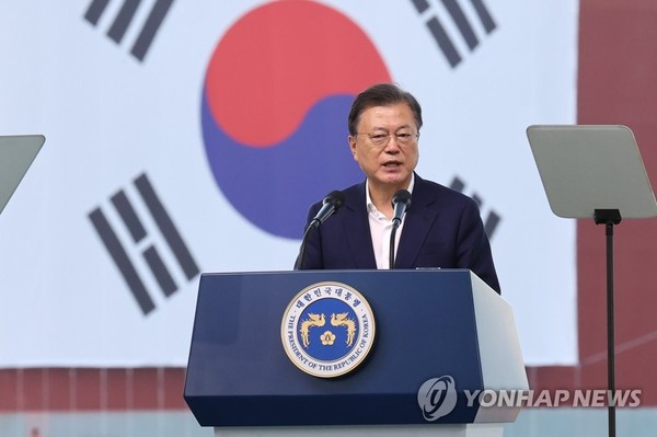 삼성중공업 거제조선소에서 'K-조선' 비전을 발표하고 있는 문재인 대통령 연합뉴스