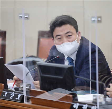 회의 중 질의를 하고 있는 조상호 서울시의회 의원(더불어민주당, 서대문4)(사진=서울시의회)