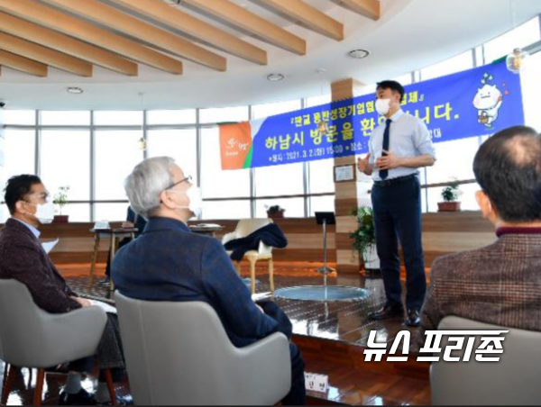 김상호 하남시장이  재정자립도 확충을 위해 기업유치  홍보를 하고 있다.(사진=하남시청)
