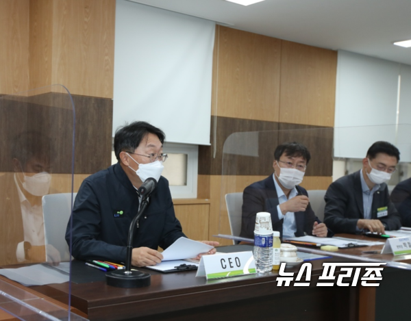 LH 김현준 사장은 15일 LH  경기지역본부에서 경기권역 주택공급 촉진을 위한 점검회의를 개최했다.(사진=LH)