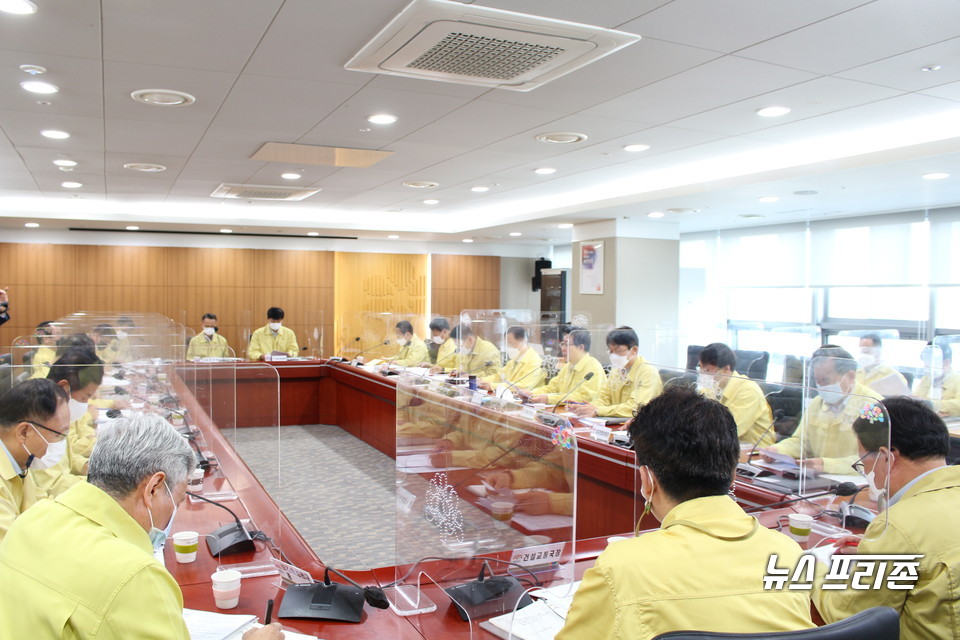 19일 충남도청 중회의실에서 열린 실국원장회의 모습.(사진=박성민기자)