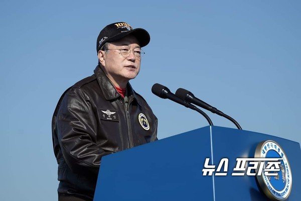 문재인 대통령은 20일  ‘2021 서울 국제 항공우주 및 방위산업 전시회’에 참석, 축사를 하고 있다.(사진=청와대)