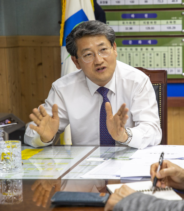 한국공공자치연구원이 주최한 ‘2021 올해의 지방자치 CEO’에 선정된 김순호 구례군수