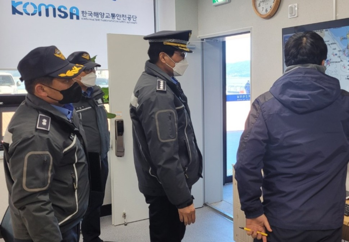 김정수 완도해경서장이 설 명절을 앞두고 현장 안전관리 실태 점검에 나섰다.