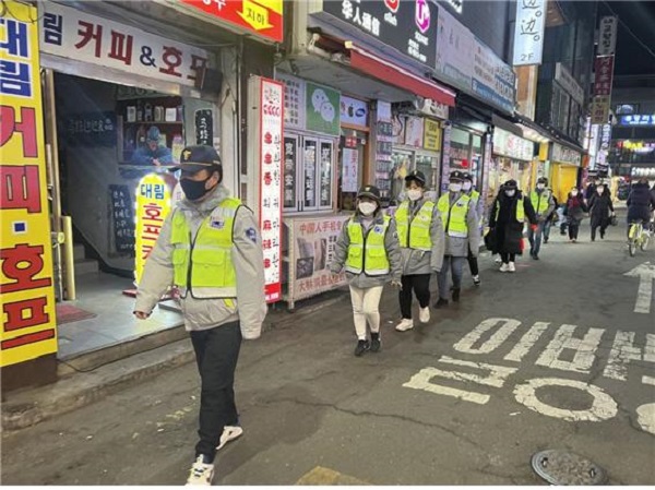 대림중앙시장 등 외사안전구역을 중심으로 특별치안활동을 하고 있는 서울영등포경찰서 (사진=영등포경찰서)