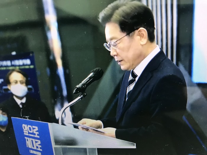 5일 창원에서 경남공약을 발표하고 있는 이재명 후보 박유제 기자