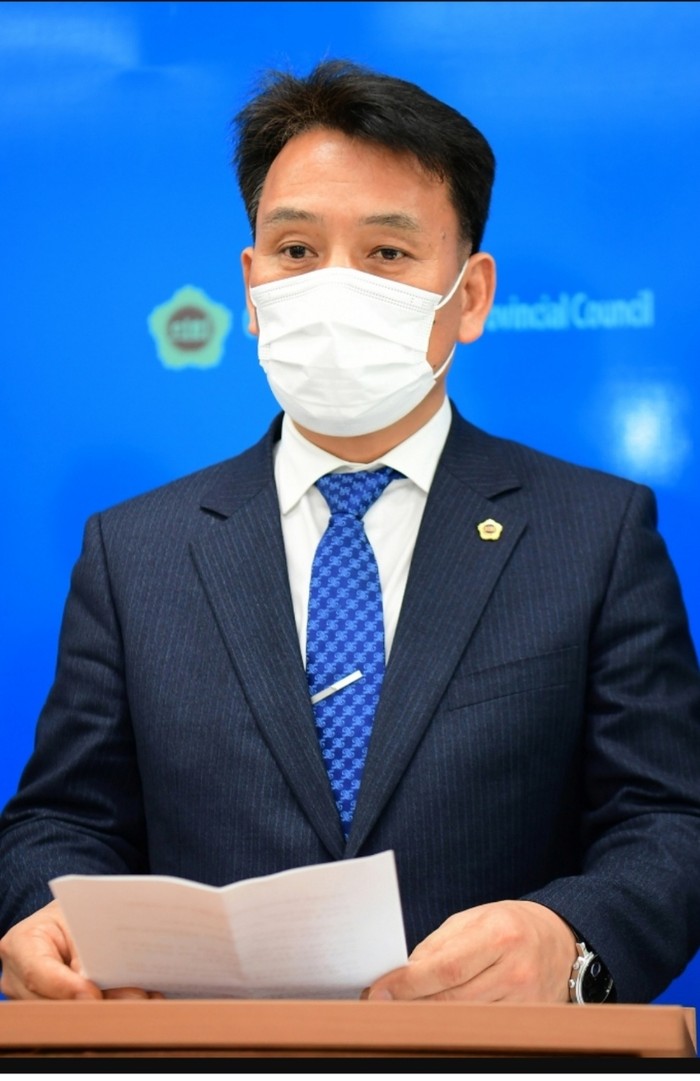 민주당 경남도의회 원내대표인 빈지태 의원 민주당 경남도당