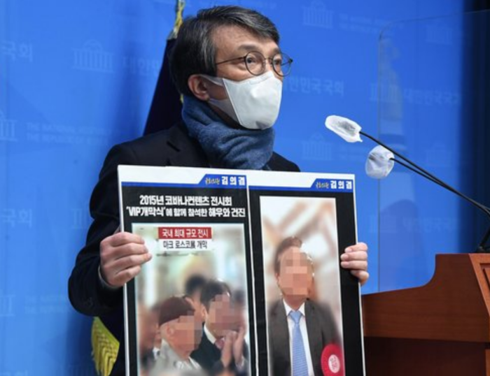 김의겸 더불어민주당  국회의원이 15일 국회 소통관에서 기자회견을 하고 있다.(사진=국회사진기자단)