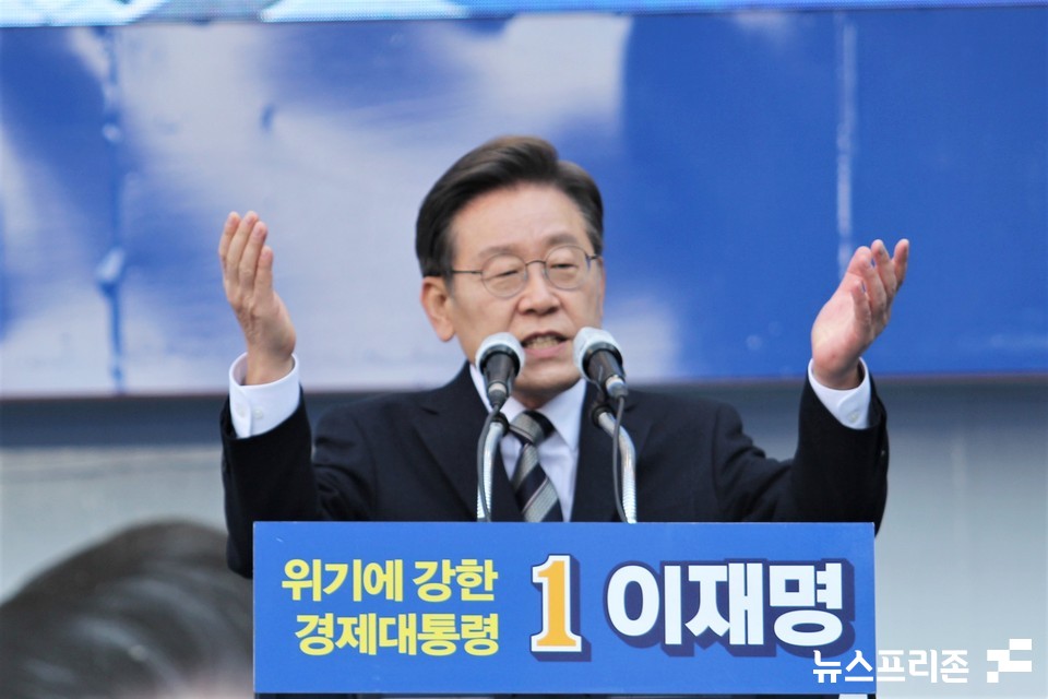 이재명 더불어민주당 대선후보가 지난 3일 서울 영등포 타임스퀘어 앞에서 열린 영등포 집중 유세에서 지지를 호소하고 있다. (사진=김정현 기자)
