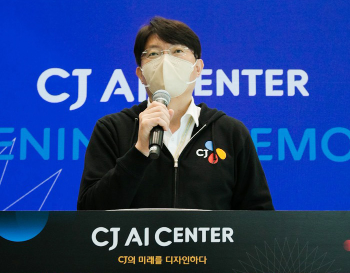 CJ AI센터 개소식에서 이치훈 AI센터장이 환영사를 하고 있다. (사진=CJ)