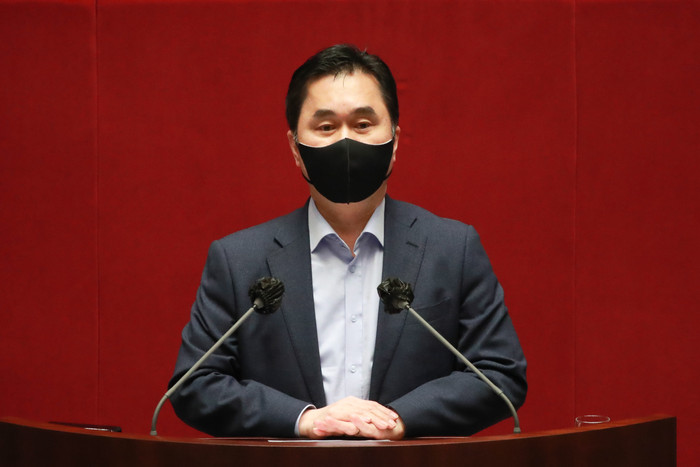 김종민 더불어민주당 의원이 '검수완박'  찬성입장을 밝히며 필리버스터를 진행하고 있다.(사진=연합뉴스)