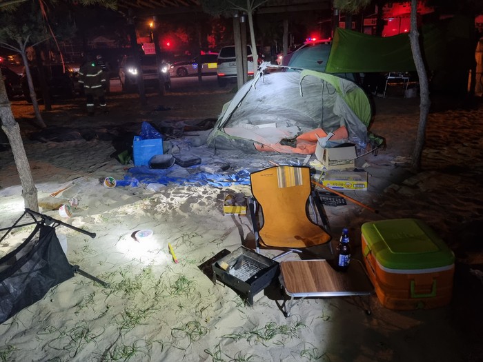 13일 오후 10시 35분쯤 충남 태안군 소원면 의항리 한 해변에 설치된 야영 텐트에서 불이 나 자체 진화됐다.(사진=태안소방서)