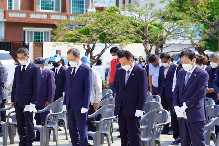 목포시가 강효석 시장 권한대행(왼쪽에서 두 번째)가 5.18 민중항쟁 제42주년 기념식을 개최했다.