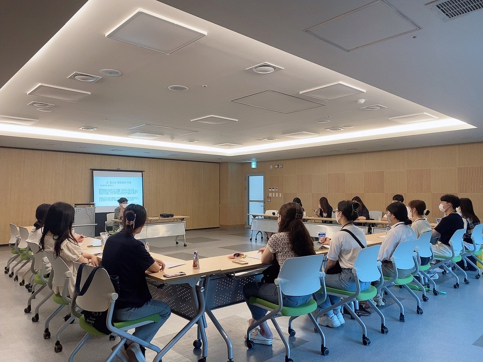 대전시교육청 위(Wee)센터는 지난 25일 ‘드림&Dream멘토링’ 멘토단 보수교육을 별관 3층 중회의실에서 실시했다.(사진=대전시교육청)