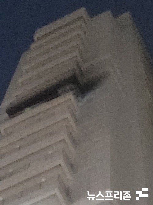 동대문구 용두동에 위치한 D 오피스텔 에어컨 실외기 화재 발생
