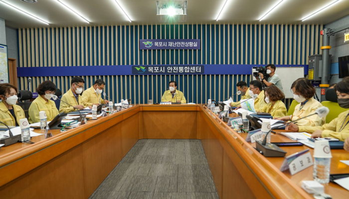 박홍률 목포시장이 재난 관련 부서장 긴급점검 회의 소집을 통해 자연재해 대응태세를 점검했다.
