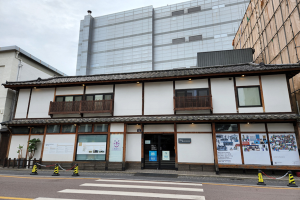 대구 중구에 위치한 희움일본군‘위안부’역사관은 1920년대 일본식 2층 목조건물에 마련됐다.