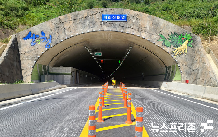 지리산 터널구간은 2998㎞ 일반적인 왕복 2차선 도로보다 폭이 넓은 총 너비 17.0m 규모로 건설   사진 허정태 기자
