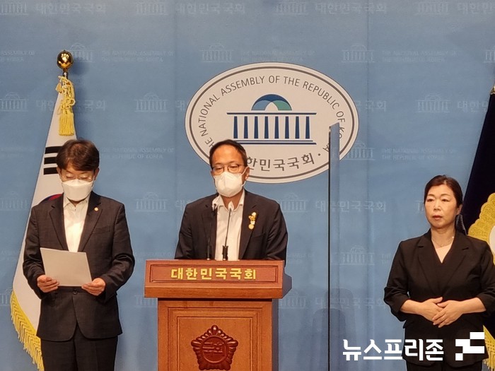 박주민 더불어민주당 국회의원이 국회 소통관에서 기자회견을 하고 있다.(사진=최문봉 기자)