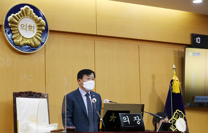 김맹호 의장이 폐회사를 낭독하고 있다.(사진=서산시의회)