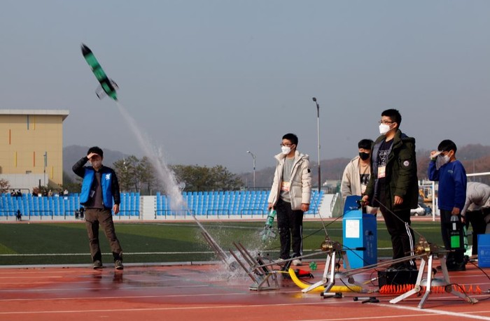 제19회 전국항공우주과학경진대회에서 경쟁을 펼치고 있는 참가자들