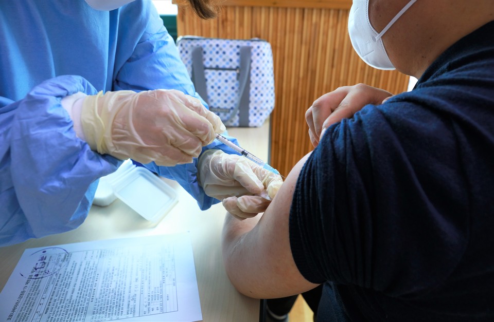 청양군보건의료원(원장 김상경)이 코로나19에 따른 건강피해 최소화를 목표로 오는 10월 11일부터 감염 예방효과가 큰 ‘2가 백신’을 접종할 계획이라고 밝혔다.(사진=청양군청)