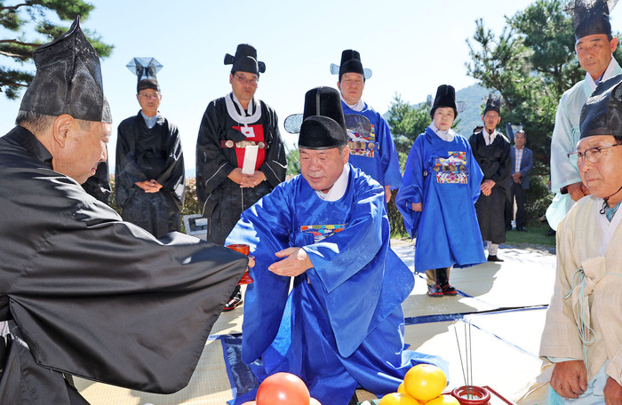 산청한방약초축제 산신제 및 숭모제 봉행  산청군