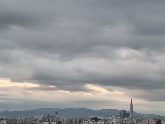 1일의 서울 오후 송파구의 탁한 하늘모습