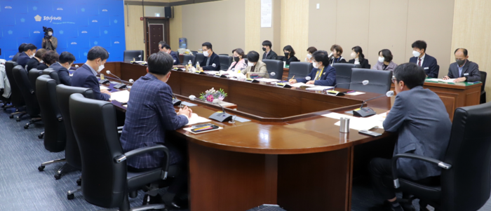 평택시의회는 15일 주요 사업 및 현안을 논의하기 위한 정기 의원간담회를 개최했다.(사진=평택시의회)