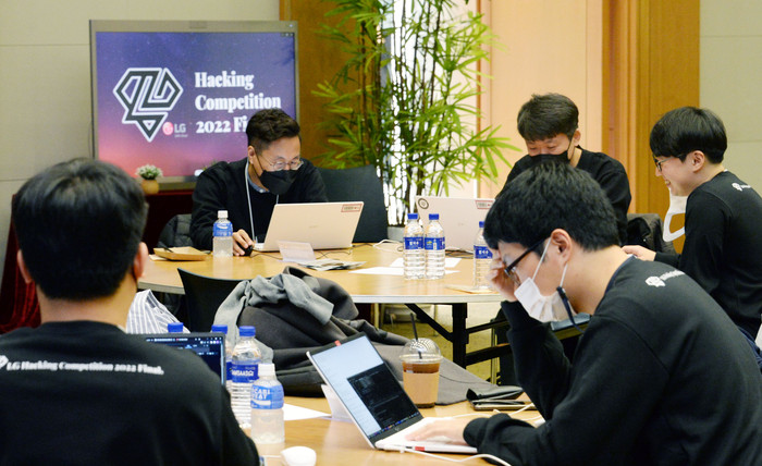 LG전자는 사이버보안의 중요성 인식 제고, SW 개발자들의 역량 향상, 우수 인재 발굴을 위해 'LG 해킹대회 2022'를 개최했다. (사진=LG전자)