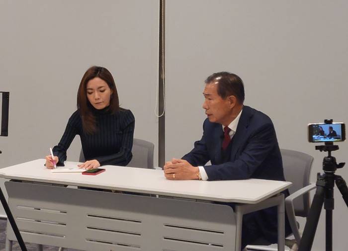 민선 2기 부산시체육회장 선거에 출마한 김영철 전 부산시테니스협회장이 지난 5일 센텀프리미어호텔에서 인터뷰를 하고 있다.