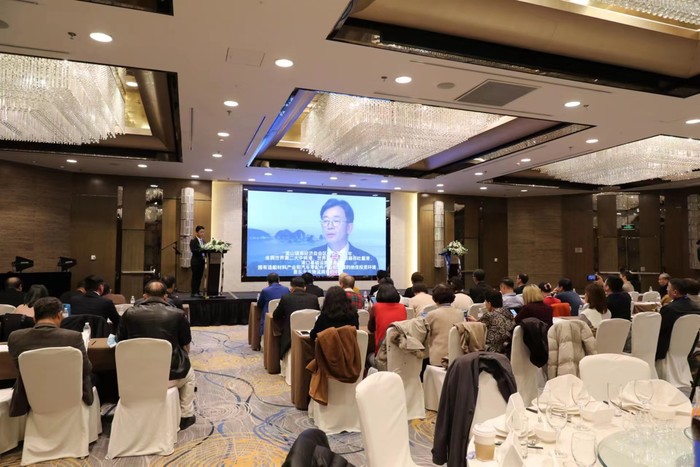 지난 7일 오후 상하이 레디슨컬렉션호텔에서 중화권 70여 개 기업을 초청해 ‘부산진해경제자유구역과 부산신항 배후단지 투자설명회’를 개최하고 있다. ⓒ경남도